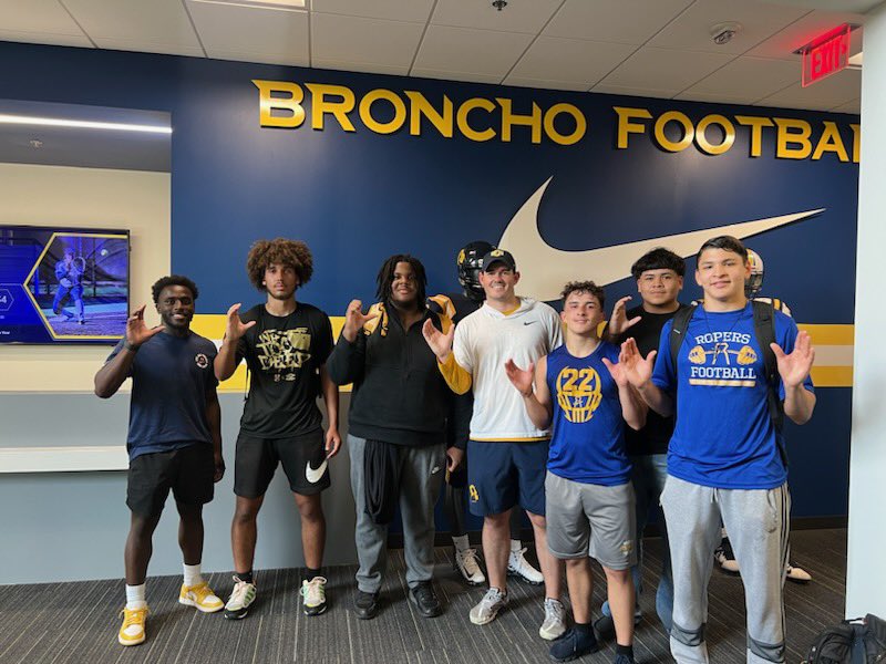 Had an amazing experience <a href="/ucobronchofb/">UCO Football</a>! Thank you so much <a href="/Coach_Curlee/">James Curlee</a> <a href="/_CoachDonald/">Dimitri Donald™</a> <a href="/CoachSanders96/">rashad sanders</a> <a href="/Coach_Lech/">Brandon Lechtenberg</a> for inviting me! <a href="/CoachSmith918/">Danny Smith</a> <a href="/Levya73/">Levy Adcock</a> #recruitRogers