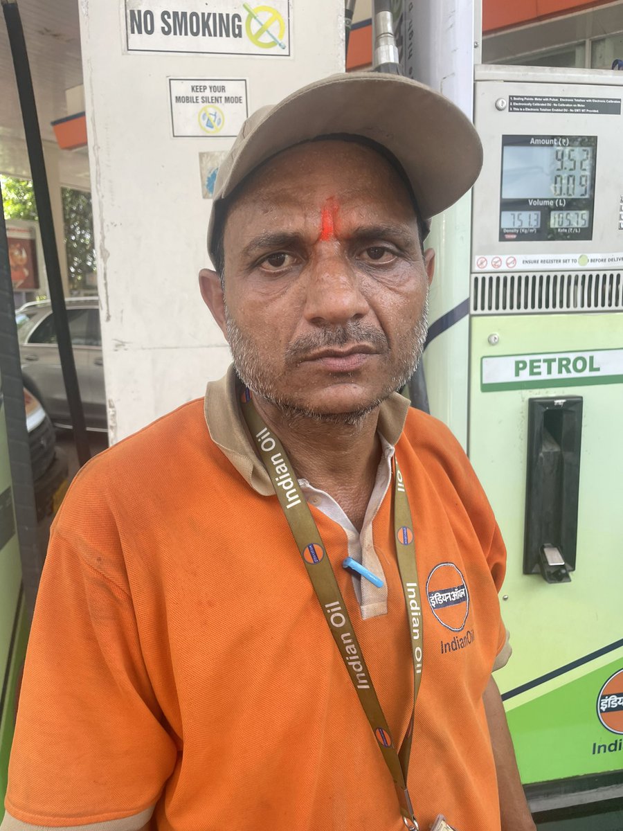 ca_ashah's tweet photo. Hey @IndianOilcl , pls look into ur outlet in @mymirabhy (east), this is the 2nd instance of me getting cheated for over charging of fuel. 

They are swiping cc more by 10% and when confronted.. they turn ur bill down

Pls look into this. PFA Photo @NarendraMehtal @MumbaiPolice https://t.co/HR8xjsYKaF