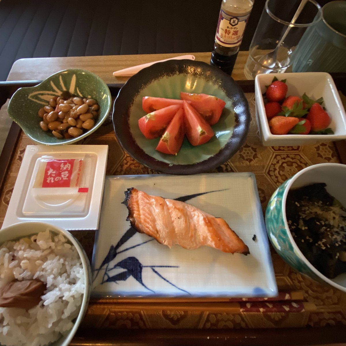 パートナーが作ってくれたご飯が完璧すぎて（ご飯作れない人が、レシピ見て頑張ったらしい）めちゃくちゃ労わってくれてる感。感謝の気持ちと申し訳なさで前が見えねぇ。 https://t.co/tJjNpZZsWs