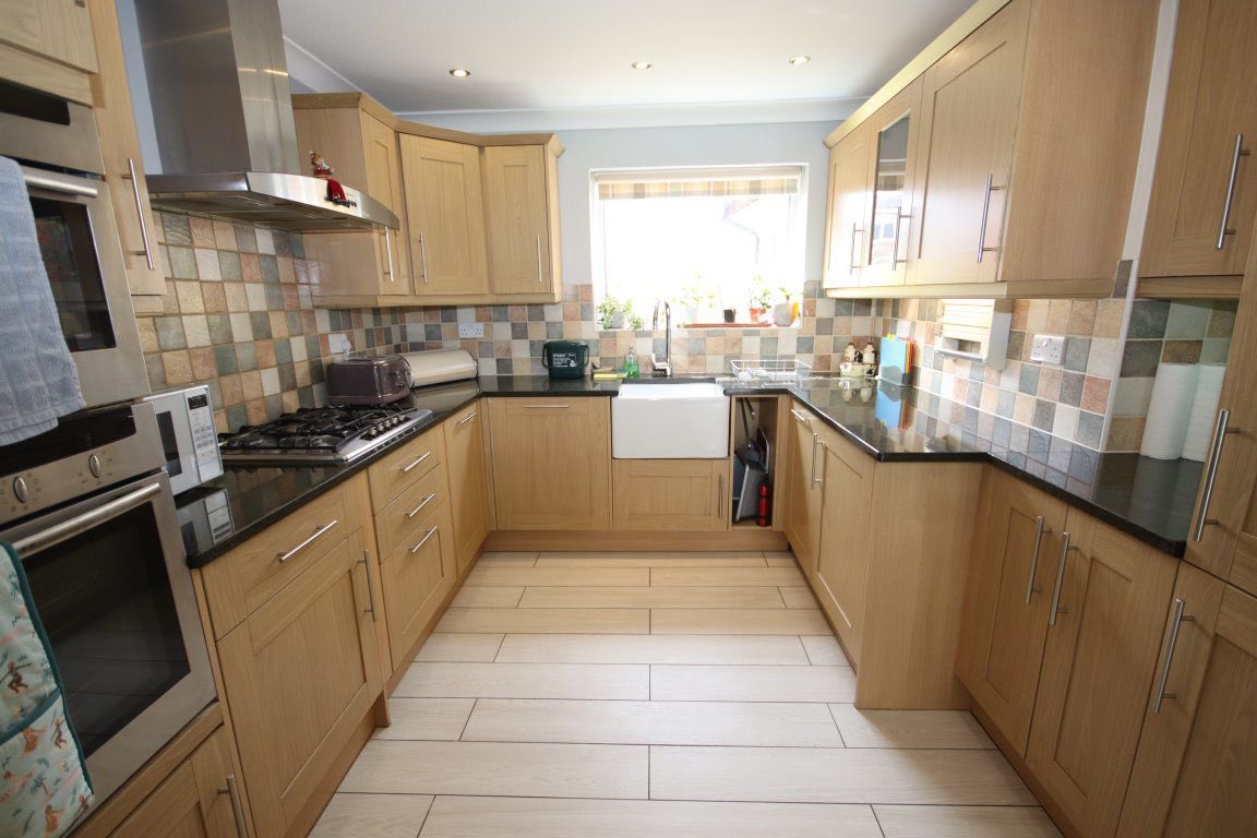 BushLettings's tweet photo. ALMONERS AVENUE, CAMBRIDGE, CB1 🏡

Superb, skillfully extended 4 bedroom detached family house (191 m2) in a peaceful cul de sac within walking distance of Addenbrookes Hospital and many popular schools. 

Find out more: https://t.co/0lS6rqW5wD

#BushLettings #Bush https://t.co/yqgACHzIMc