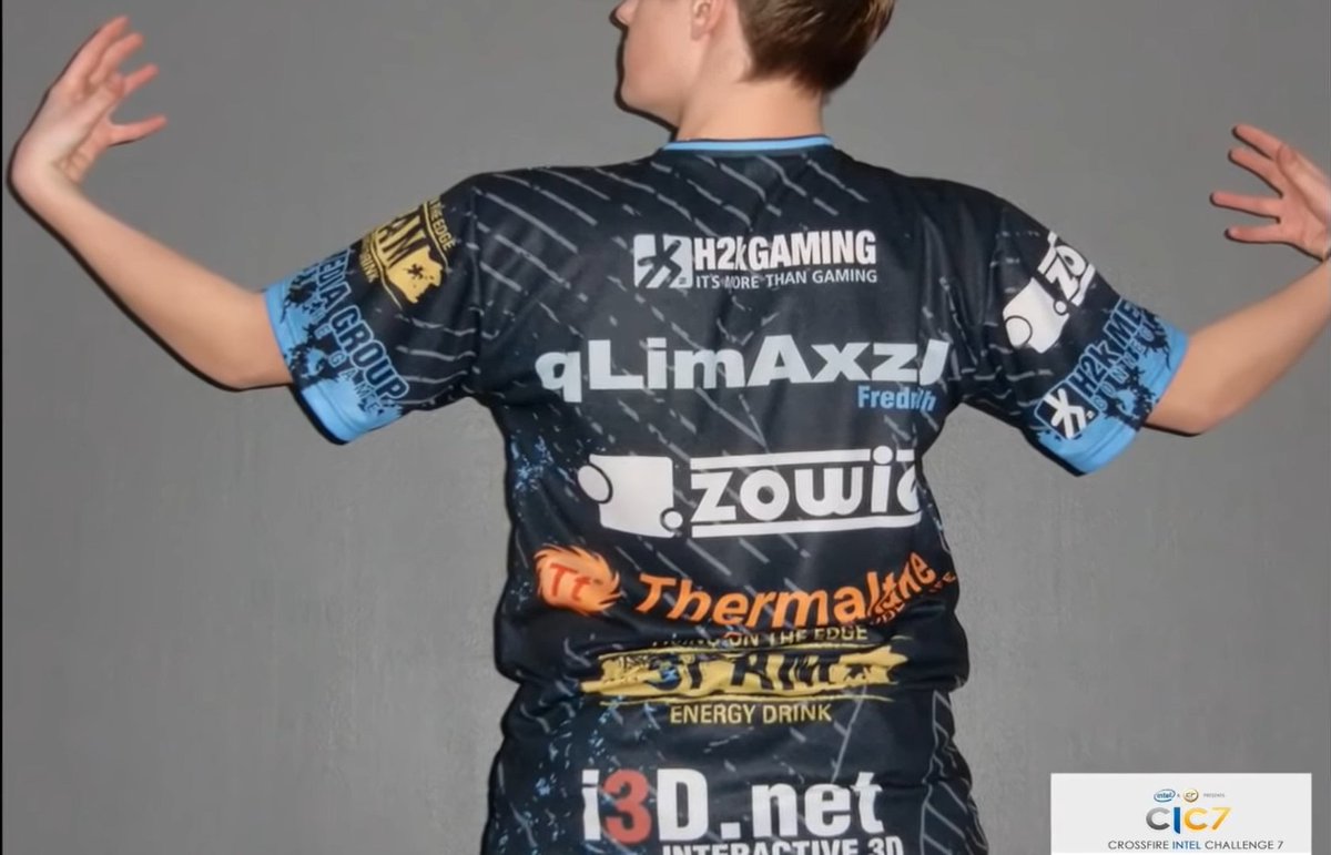 qLimAxzU tweet media