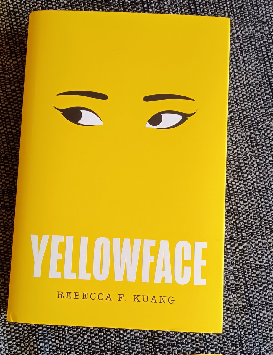 😊🥰📚 #YellowFace #BookTwitter #ballstothebacklog #totebag