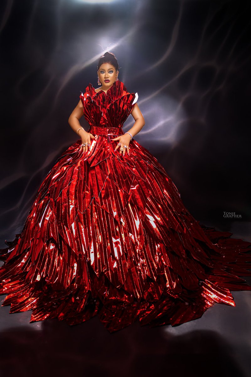tiannahstyling2's tweet photo. Can you Believe it’s paper ???🤩
Well That’s what the magic finger’s of the king of fashion can do 👑
PHYNALEE HAPPY BIRTHDAY DEAR ❤️❤️❤️❤️❤️❤️❤️❤️❤️❤️❤️❤️
HAVE A BLESSED DAY AND CONGRATULATIONS ON THE STREET MADE A QUEEN👑
Master piece Designed via @elegantebytiannah styling ❤️ https://t.co/lnmNuPmry7