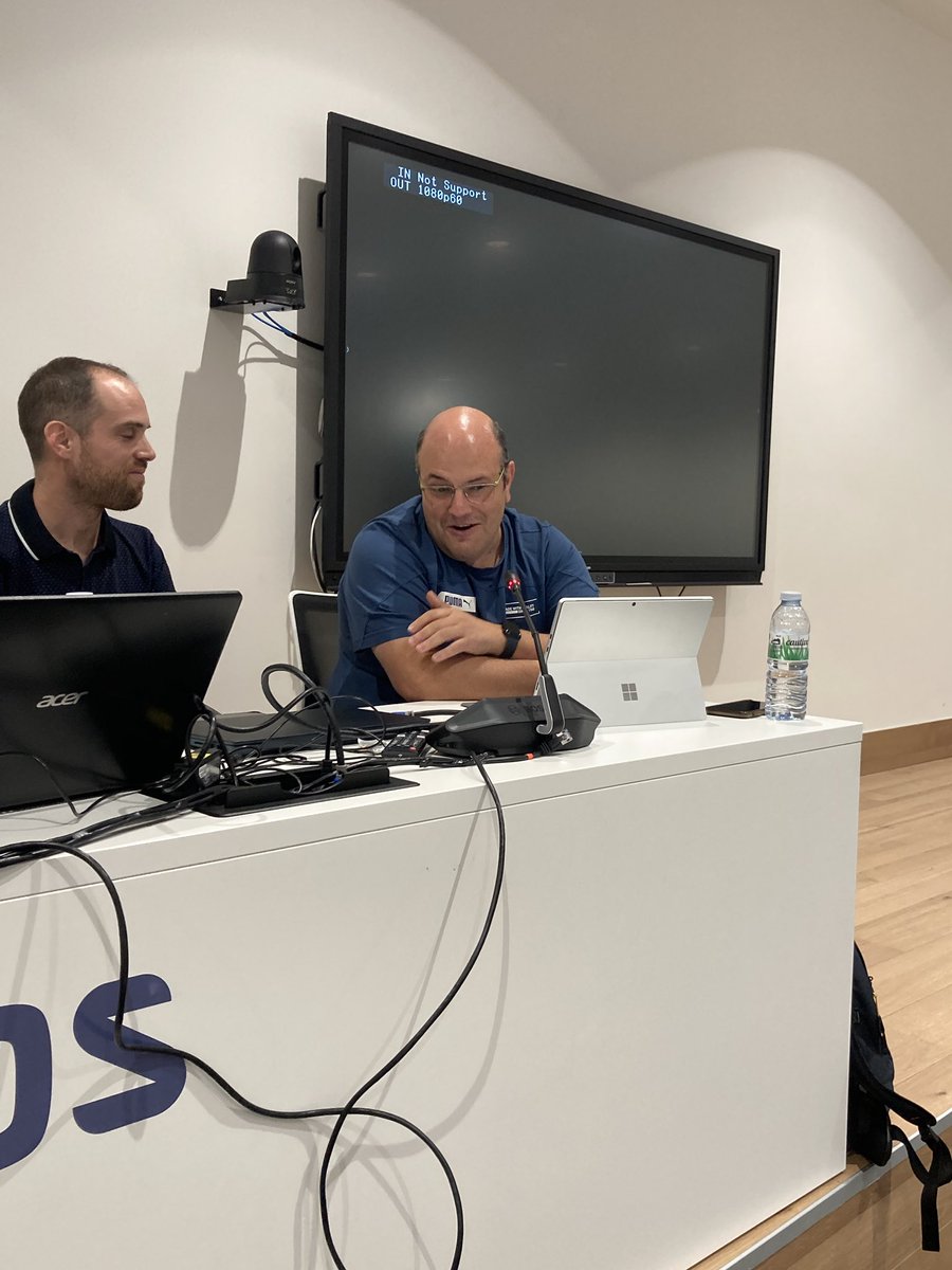 Y entre los ponentes otro orgulloso Antiguo Alumno <a href="/aasalesianospa1/">aasalesianospamplona</a> Nacho Sanz, presidente de <a href="/aennavarra/">AEN</a> habla del trabajo que realizan los instaladores y de las necesidades: “Necesitamos técnicos con una buena base y con capacidad de seguir aprendiendo”. <a href="/SalesianosSSM/">Salesianos SSM</a>