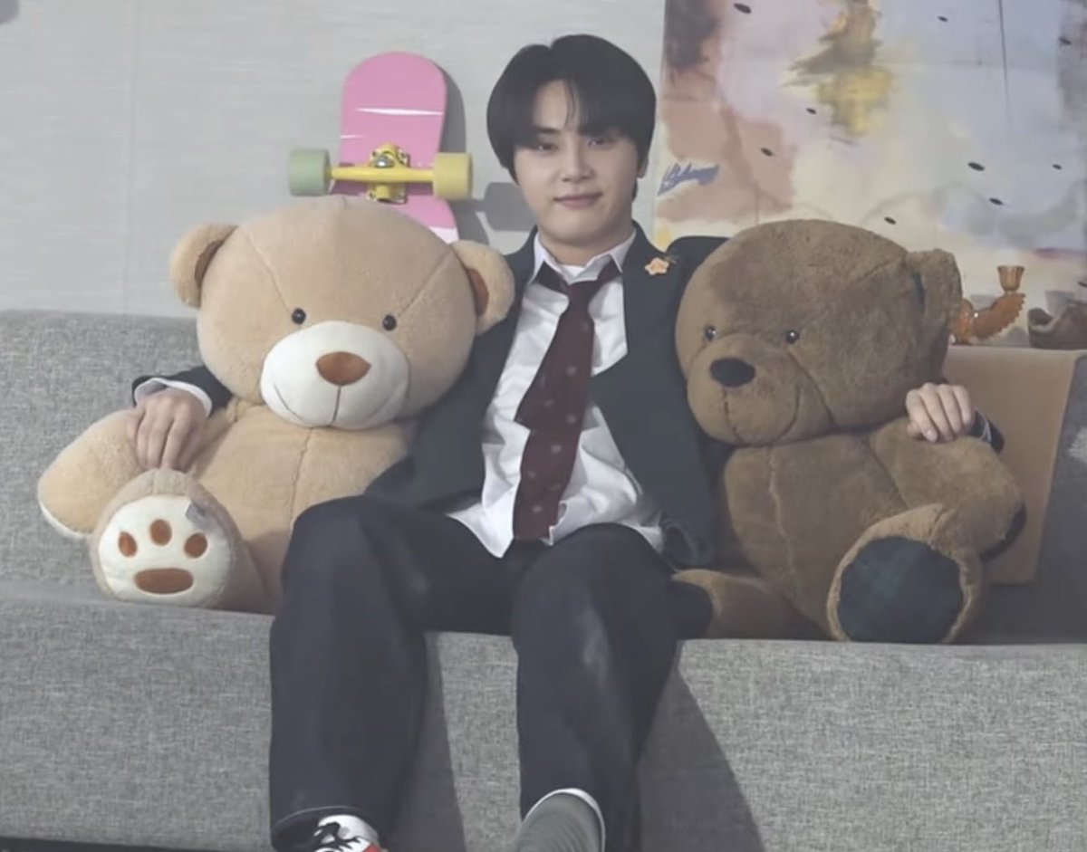 Haknyeon & his bear friends