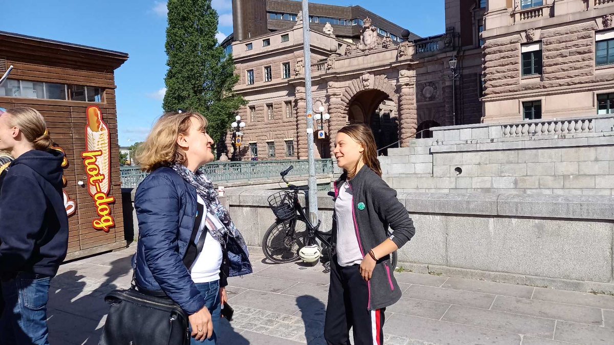 PulsEvrope's tweet image. Dear @GretaThunberg and @Fridays4future activists, thank you for this morning talk! It was a pleasure to meet you and to witness your determination in fighting for a right cause for all of us!
#PulseofEurope #mediatrips #serbianjournalists