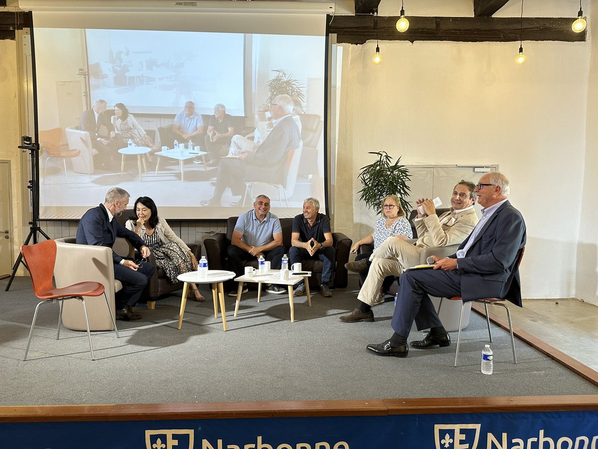 1ère table ronde : Quelles sont les transformations du métier de directeur(rice) ? <a href="/vprevoteaux/">Elvia Goh</a> Pdt <a href="/L_Adh/">L'Asso des DH (ADH)</a> et DG <a href="/CHRodez/">Centre Hospitalier de Rodez</a>, Sophie Albert DGA <a href="/ARS_OC/">ARS Occitanie</a>, Barthélémy Mayol DG <a href="/ChPerpignan/">Centre Hospitalier de Perpignan</a>, Richard Bartez DG CH Narbonne et Dr Peret, PCME CH Narbonne