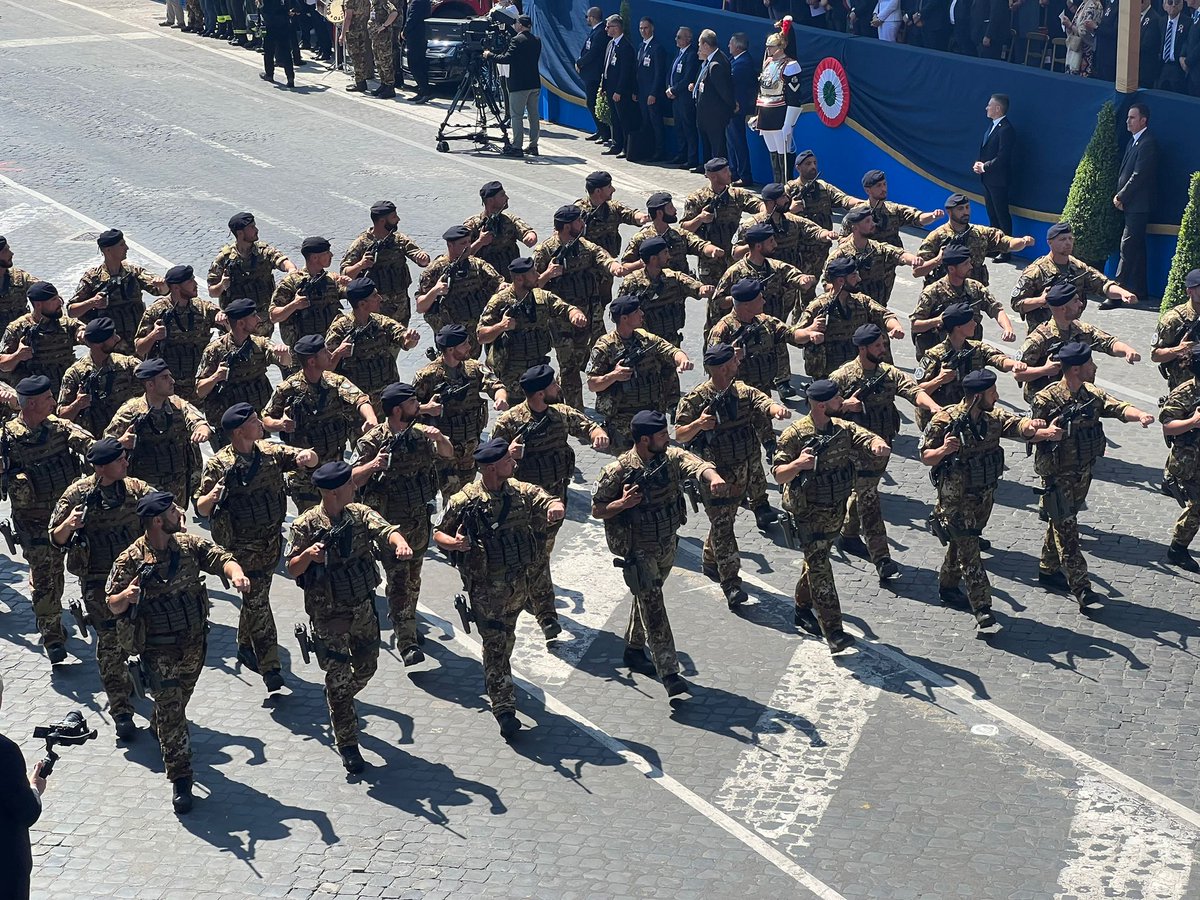 La Bandiera Israeliana Si Dissolve: Slogan Pro Hamas A Teheran - Foto 11