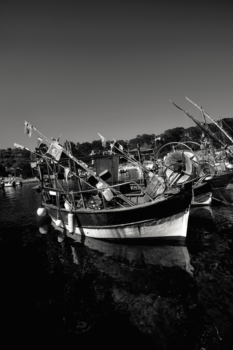 New artwork for sale of moored boat at Côte d' Azur
#CotedAzurFrance #traveldestinations #boat #blackandwhitephoto #wallart #Springforart #Frenchriveria #summertime 
youri-mahieu.pixels.com/featured/seasc…