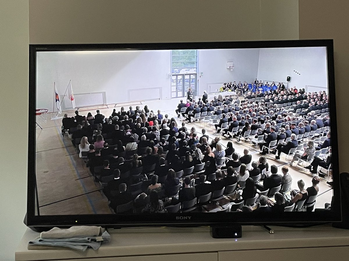 Onnea <a href="/Pelastusopisto/">Pelastusopisto</a> :sta valmistuville hätäkeskuspäivystäjille ja pelastajille sekä päällystötutkinnon suorittaneille!

Voimia, viisautta ja varjelusta vaativiin työtehtäviinne.