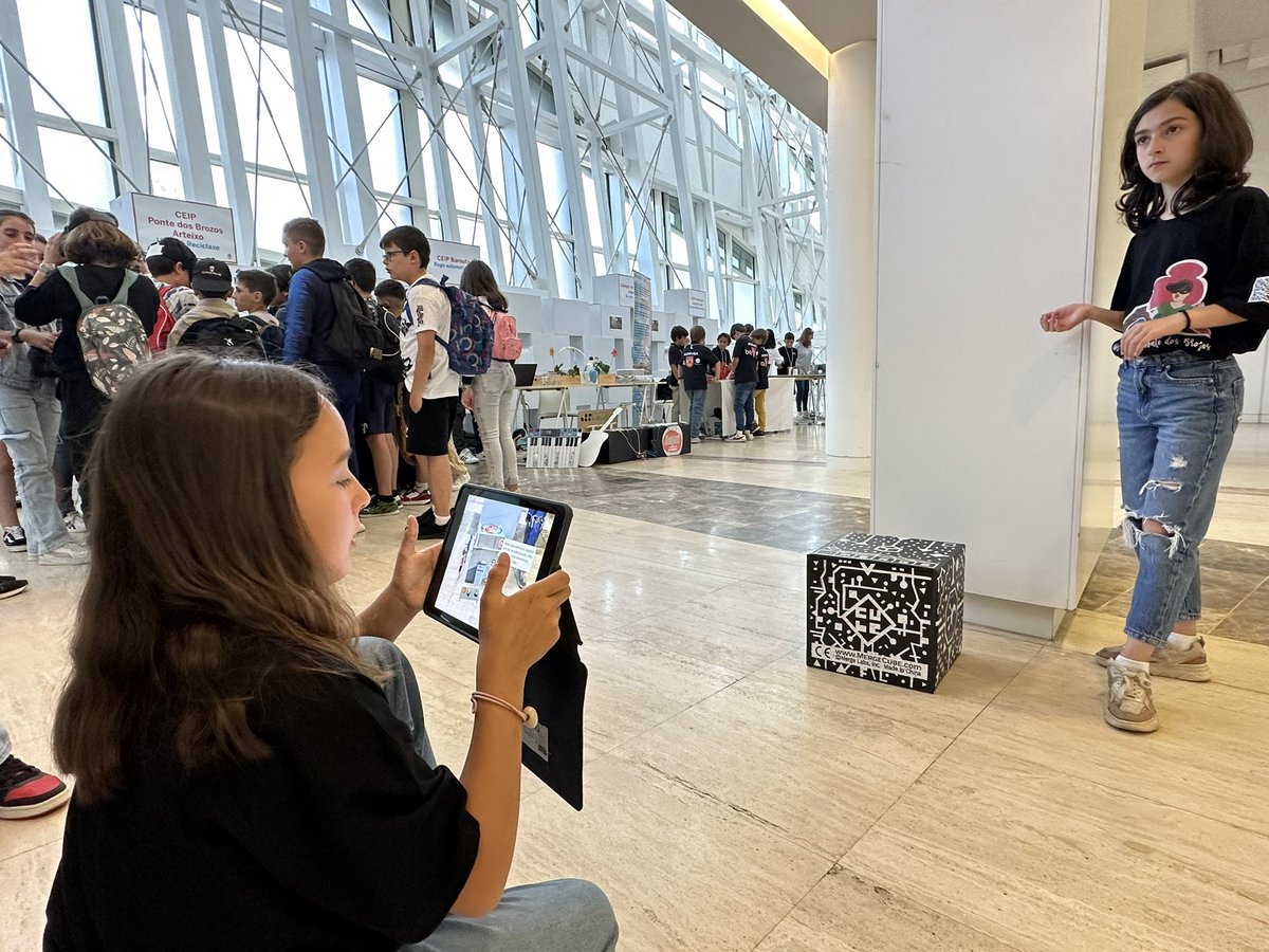 PontedosBrozos's tweet image. Hoxe estamos participando na #MakerFaire  #Galicia co noso proxecto IA_VIRTU_RECICLAXE. No que traballamos con @CoSpaces_Edu   @mergeedu 

#realidadevirtual  
#realidadeaumentada 
#intelixenciaartificial