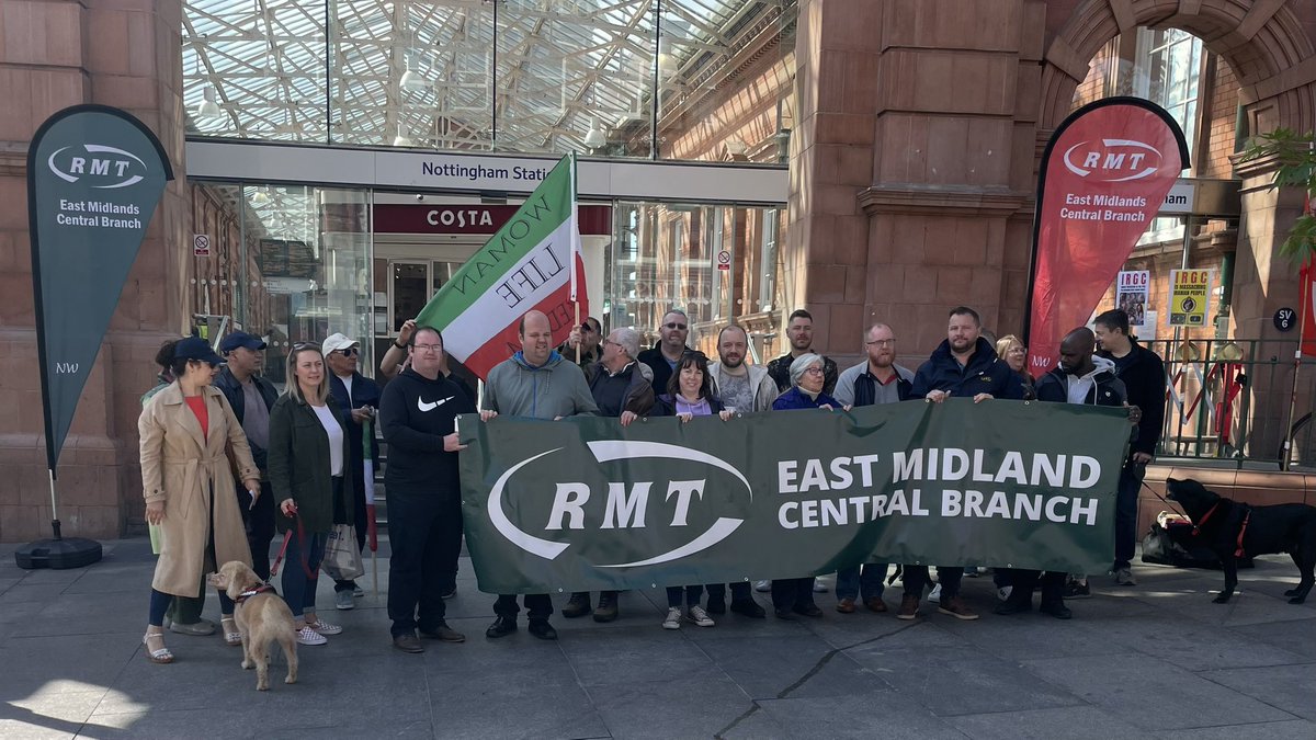 @RMTunion strong at Nottingham. Member fighting for terms, pay and conditions! #RailStrikes