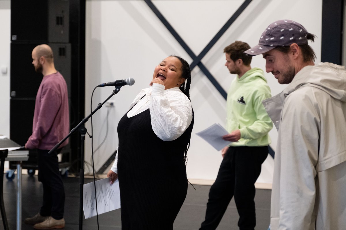 🚨 𝗢𝗣𝗘𝗡 𝗖𝗔𝗟𝗟 🚨 For our new workshop FALL FAILING, we’re looking for writers + directors + performers who are down to stay at our place for a week and create an on the fly performance together with our artistic team + ensemble! Check
⁠ nite.nl/fall ⚡