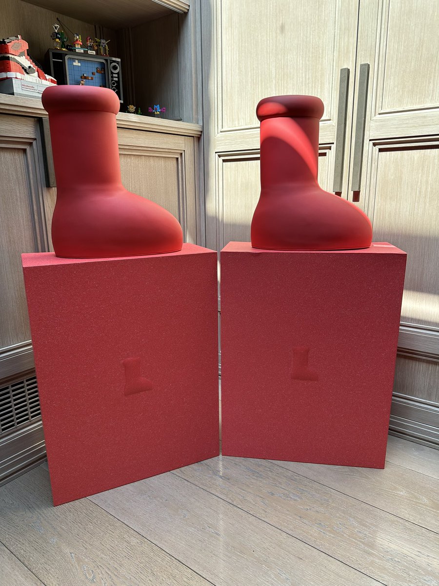 Nik00lo's tweet photo. After 8172622 months of waiting they are finally here.
@mschf https://t.co/FUTkzCB8ud