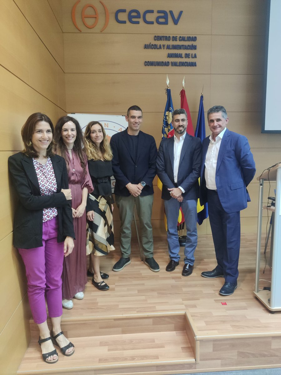 avianza_org's tweet photo. Enhorabuena a Asociación Avícola Valenciana #ASAV por una jornada tan necesaria para reforzar el #sectoravicola en España. 

Gracias a @isauranavarro,  Consellera de @GVAagroambient por su presencia, a #CECAV por el recibimiento, y @_inprovo por impulso de retos comunes. https://t.co/B4VLIEciwg