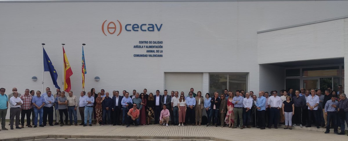 avianza_org's tweet photo. Enhorabuena a Asociación Avícola Valenciana #ASAV por una jornada tan necesaria para reforzar el #sectoravicola en España. 

Gracias a @isauranavarro,  Consellera de @GVAagroambient por su presencia, a #CECAV por el recibimiento, y @_inprovo por impulso de retos comunes. https://t.co/B4VLIEciwg