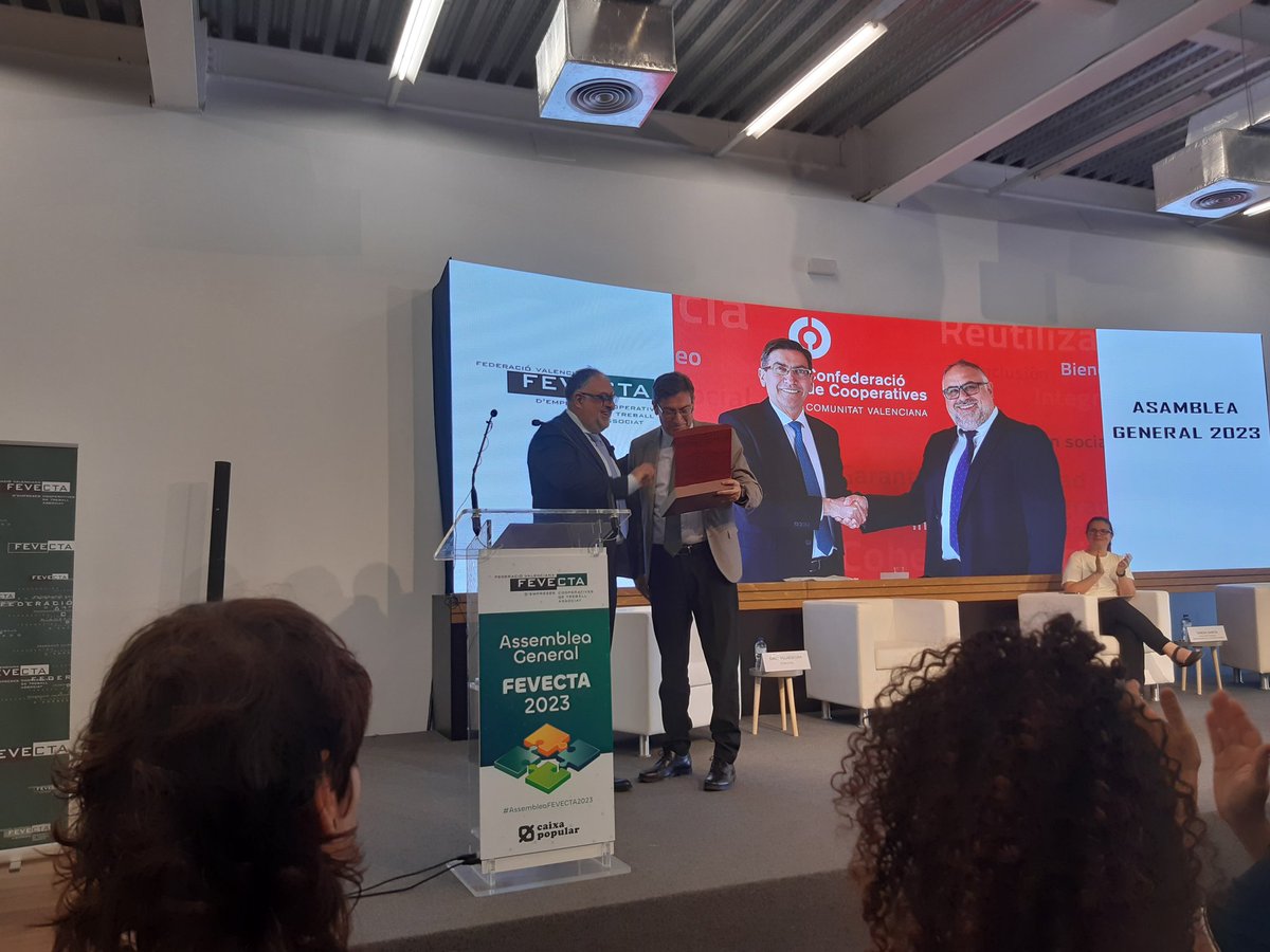 JMecosoc's tweet photo. Comencem #AssembleaFEVECTA2023 amb explicació i agraïments de les transicions de les presidències de @concoval i @FEVECTA . Sort Emili's en la nova singladura!! I sort a @TeresaGarMu actual I compromesa DG d'Economia Social @floridauni @LA_UCEV @UECoE3 @Coopsdetrabajo @CEPES2 https://t.co/jTJOB2bjam