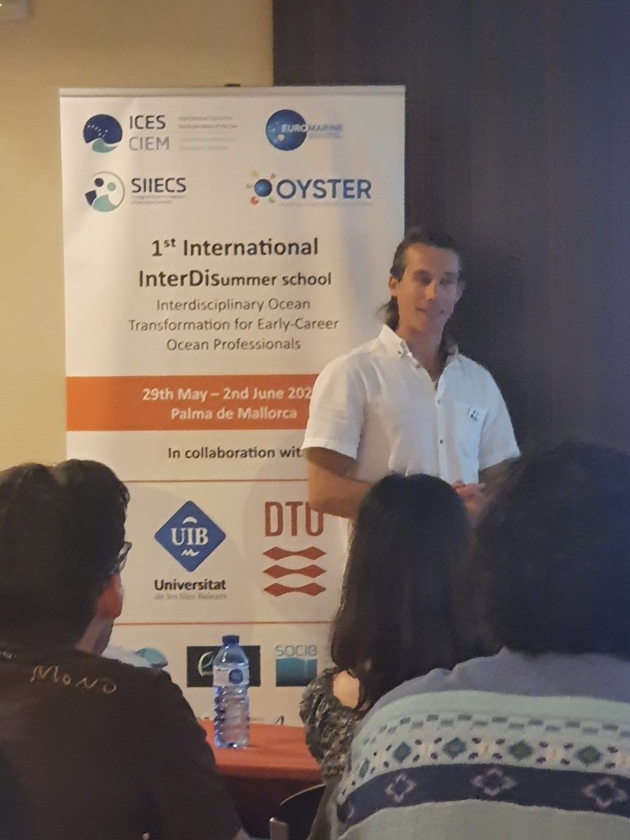 AmandaSchaScha's tweet photo. Organiser @daniel_ottmann closes the presentation session by stressing how incredible it is that these groups produced these outputs so quickly. With such a full program, they only had 7 hours of working time to execute this project from scratch. This is true early-career energy! https://t.co/WuFtCXz0Oj