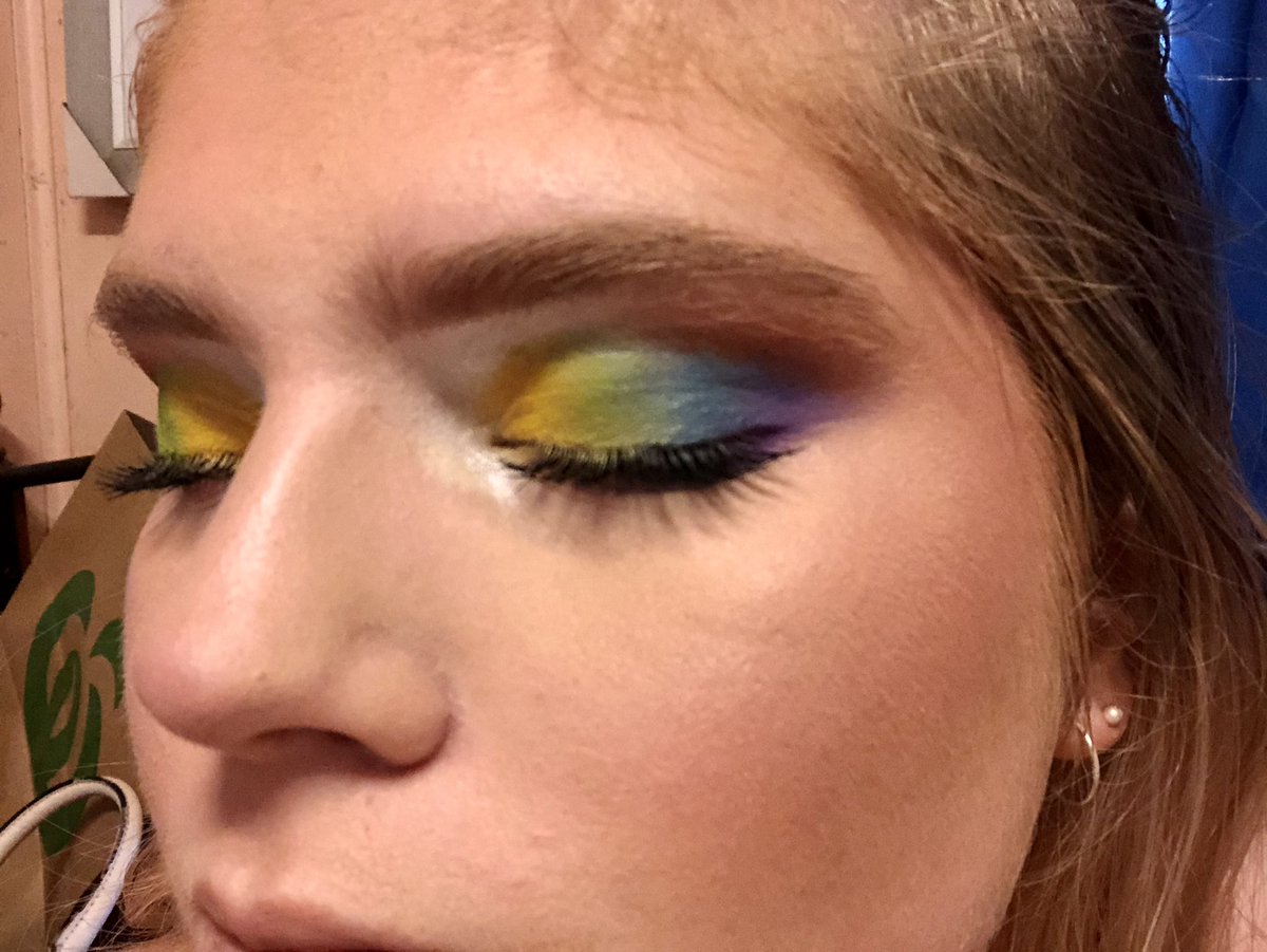 riskitall4brad_'s tweet photo. I did a little rainbow eyeshadow look hope you like it 🌈 
#makeuplooks #makeup #eyeshadowlooks #rainbow https://t.co/LaD4FFoWGn