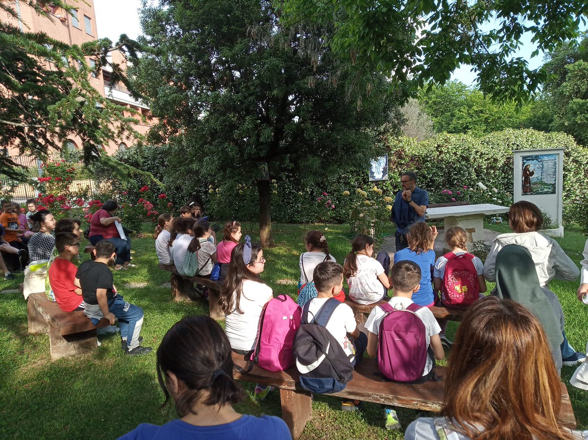 In the #LaudatoSi garden of Selva Candida parish, catechism with children with don Federico Tartaglia. They wish to host participants to #Together2023 | Gathering of the people of God which will take place on September 30, during the #SeasonOfCreation
👉 together2023.net