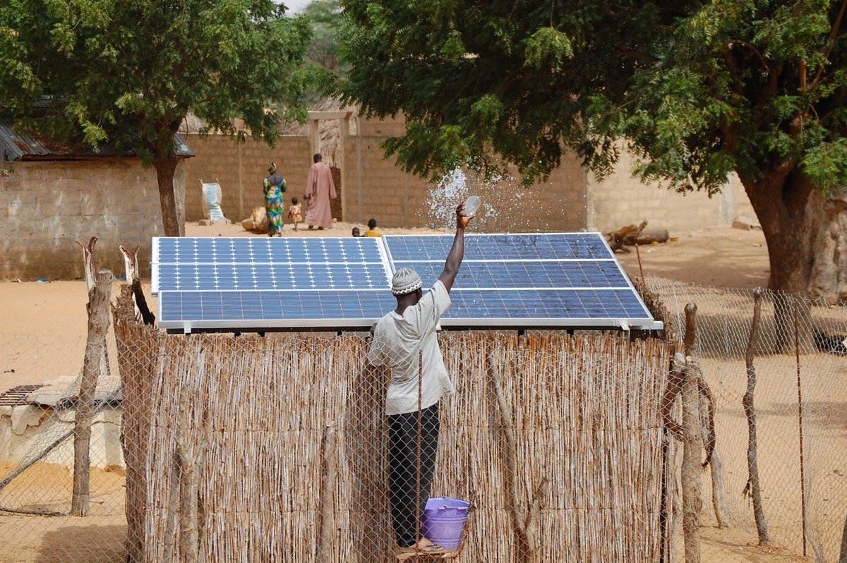 OFF_SHADE_'s tweet photo. Let's light up Africa with solar education!  It's time to empower communities with knowledge and skills to harness solar power effectively. Together, we can create a brighter, sustainable future. #EnergyEducation #SolarPower #Africa #SustainableDevelopment #RenewableEnergy https://t.co/YXfT7xXbM8