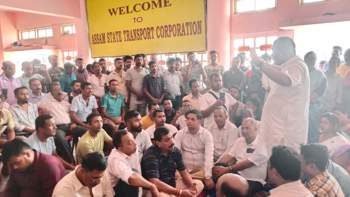 DilipSa19629774's tweet image. অসম ৰাজ্যিক পৰিবহণ নিগমৰ বৰ্খাস্ত কৰা ৭৭১ জন কৰ্মচাৰীক পুনৰ মকৰলৰ দাবীত পল্টনবজাৰৰ #ASTC চৌহদত @AITC4Assam ৰ সভাপতি @ripunbora ৰ সৈতে আমিবোৰ ৷ #অসমৰাজ্যিকপৰিবহণনিগম #assam #guwahati #HimantaBiswaSarma #sarbanandasonowal #bjpassam