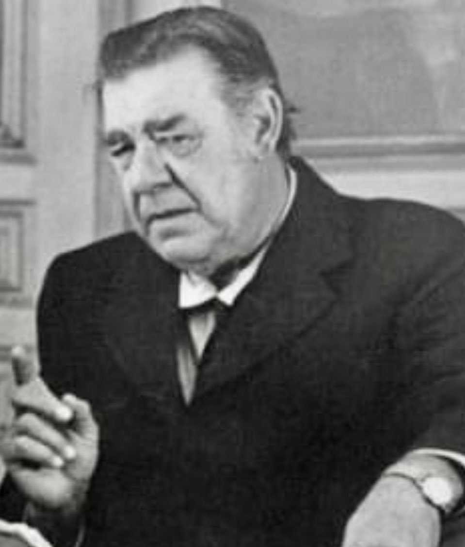 Ace_Frijole3's tweet image. Compound Media in 10 years, Geno loses the headband, Cumia gets a little chunky and starts wearing a wig … #GoodOneBoss