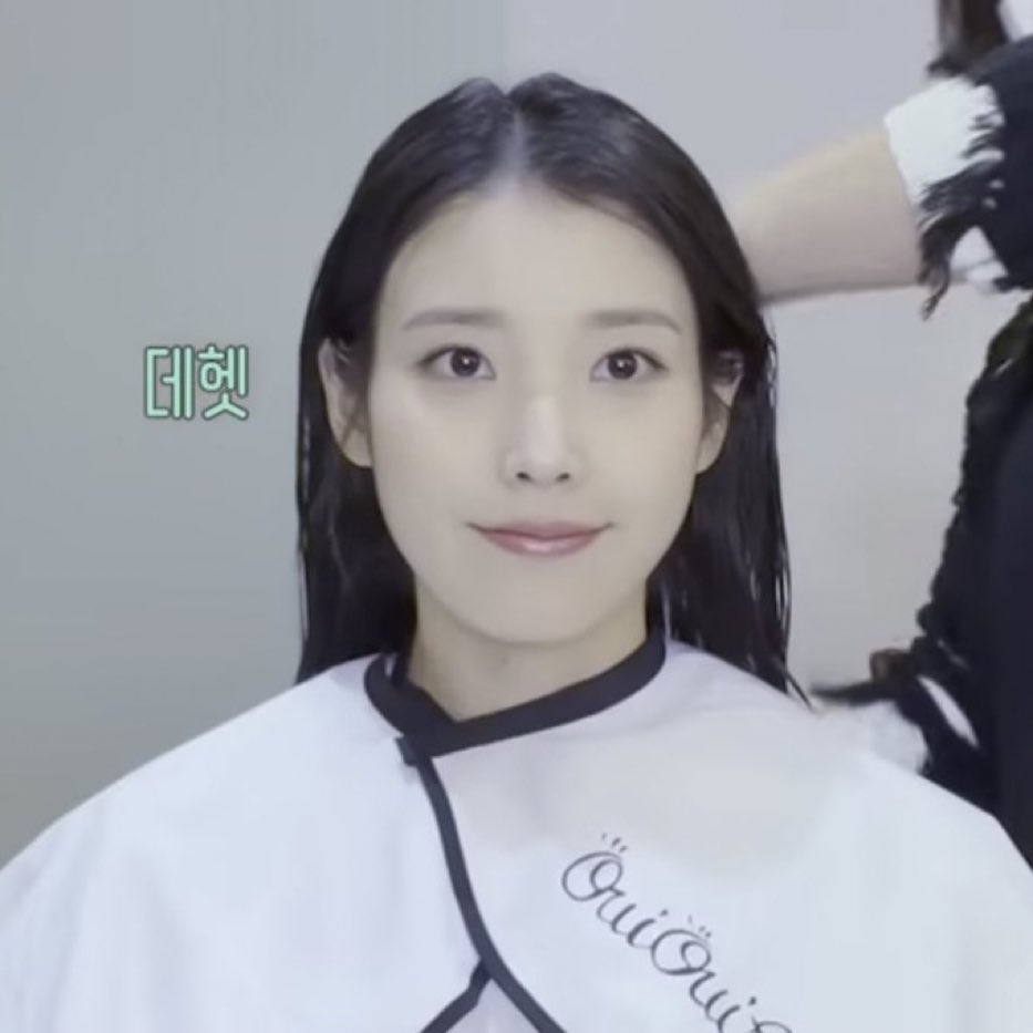 Cutie. She looks like teenager IU here