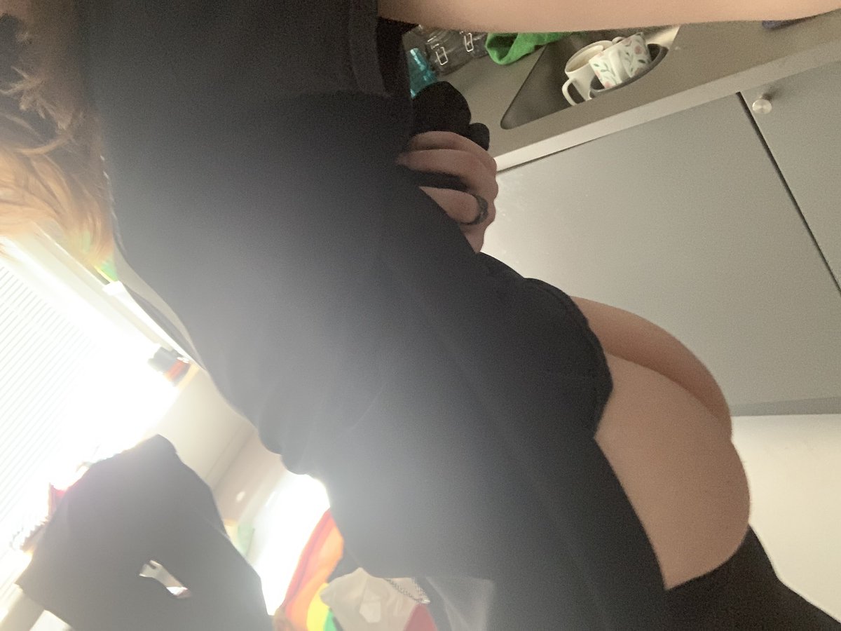 MsThotRavenWay's tweet photo. Feeling horny again 🥺 here’s some ass and titty for y’all 😘 #nsfw https://t.co/IPosQGctr1