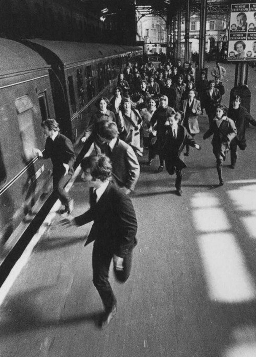 Early frenzied scenes from A Hard Day’s Night, London 1964 #TheBeatles #aharddaysnight #1960s #sixties #sixtiestyle #sixtiesmovies #beatleslondon