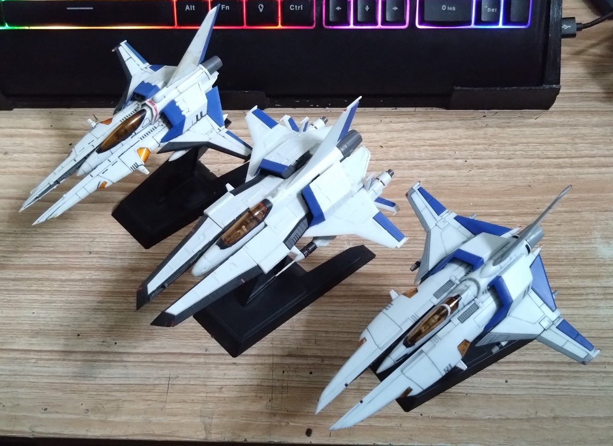 Happy late #Gradius Day!!!! Glad the guide lights on the wings are optional in this kit and i could paint them instead
#STG
#SHMUP
#PLUM
#グラディウス