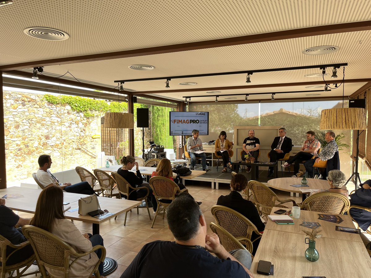 fimagmagia's tweet photo. Interessants reflexions les que estem escoltant aquest matí durant la 1a Jornada Tècnica i de Debat sobre la Màgia a Catalunya, celebrada a l'@EsPortalHotel, en el marc de #FIMAGPRO. https://t.co/zWUAhsppAs