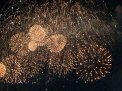 Elizasaffa's tweet photo. I like fireworks all over the sky. https://t.co/G671OaJEg9
