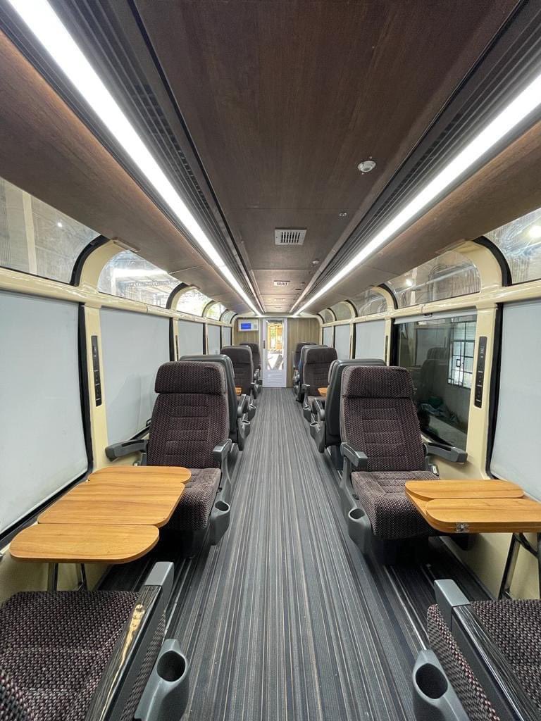 IndianTechGuide's tweet photo. Indian Railways upgrade Kalka - Shimla train in Himachal Pradesh. https://t.co/cYLt1tF1v2