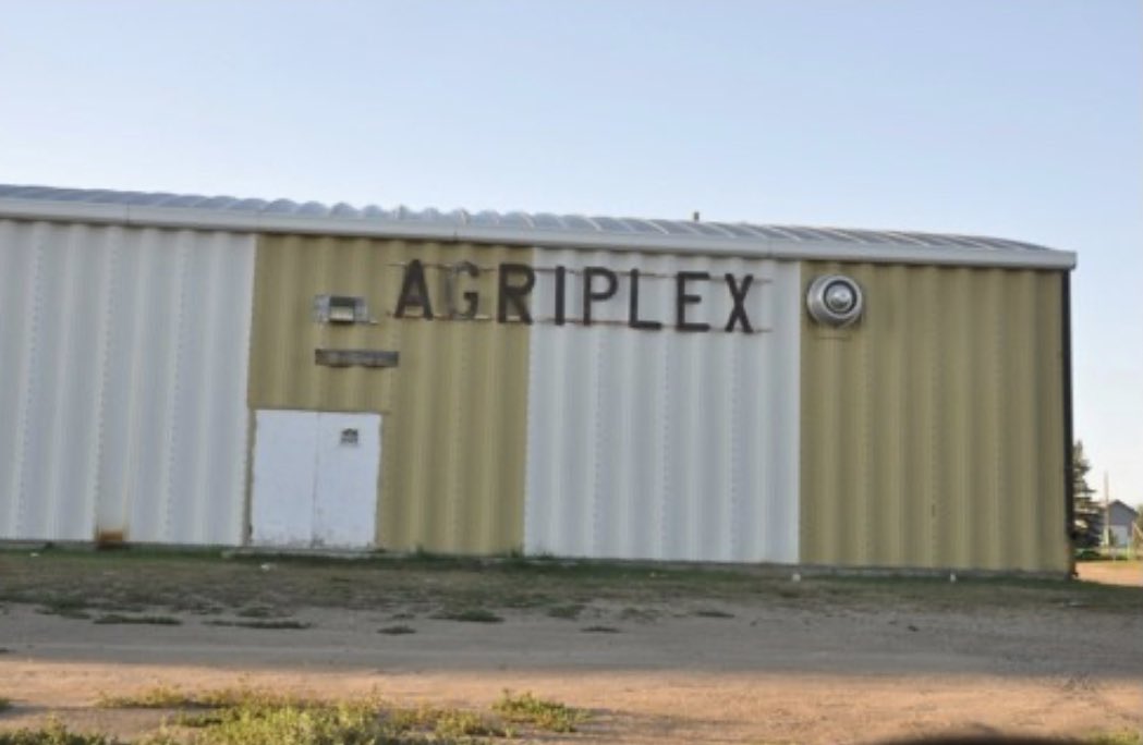 Elirn's tweet photo. Had a great time playing ball hockey at the #agriplex tonight.
Thanks for the invite. https://t.co/3eeWyDRYXb