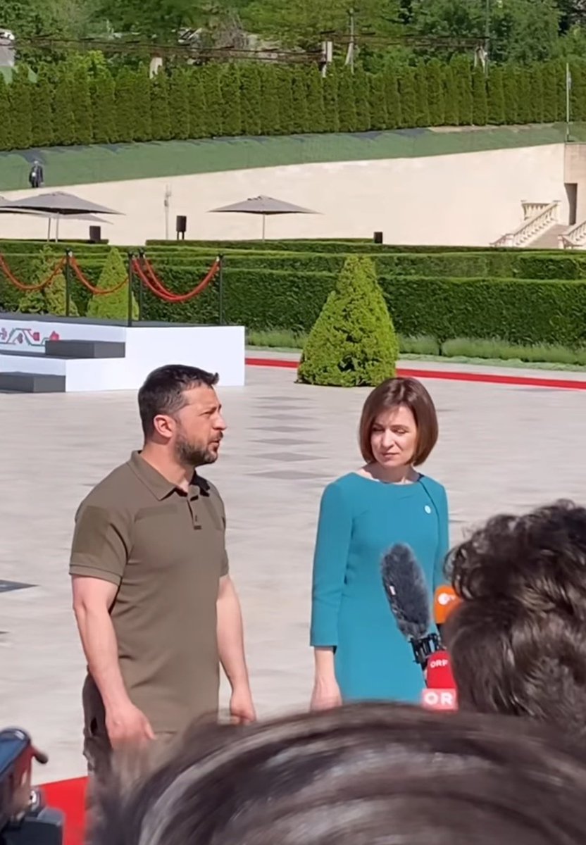 quick_philip's tweet photo. Mr Zelensky at Castel Mimi with @sandumaiamd #moldova yesterday. Speaking pretty good English! @localsmd ..(picture courtesy of them)  #travel #vacation https://t.co/XyzUzrK8dr