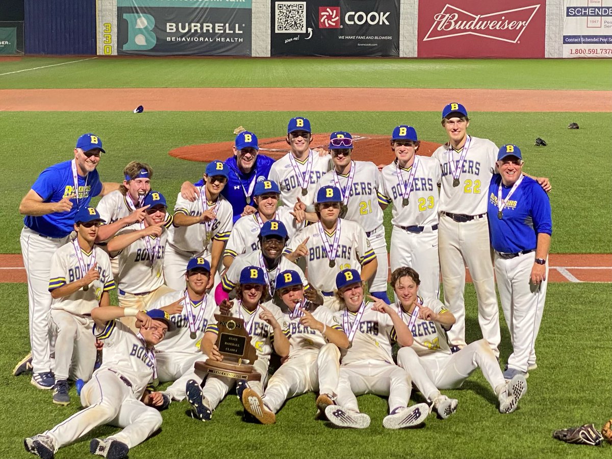 These guys put an exclamation point on the end of the season! They rattle off 27 in a row never losing in Missouri and earn a state championship!  What a season!  What a group!