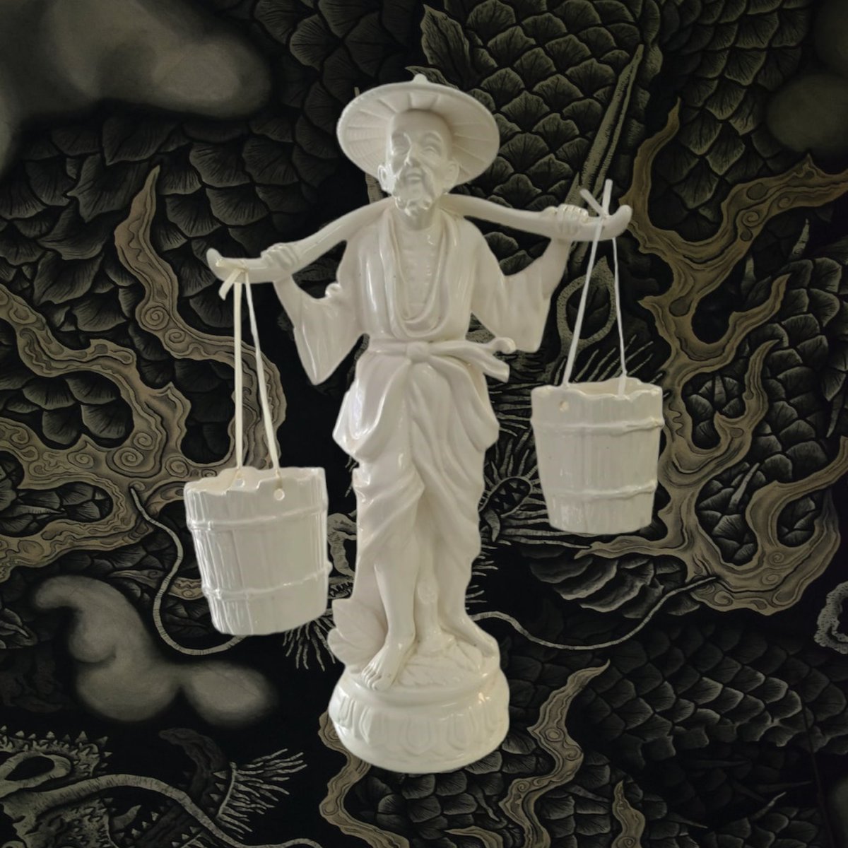 SwanDeverell's tweet photo. Japanese porcelain 'Papasan' water bearer figure. 20th century. 40 cm (h).

Lot # 064 in our Antiques and Estates auction. Accepting bids now.

#antiques #vintage #collectables #japanese #papasan #auction #auctionhouse #onlineauction #centralcoast #centralcoastnsw https://t.co/veVNRlhBRo