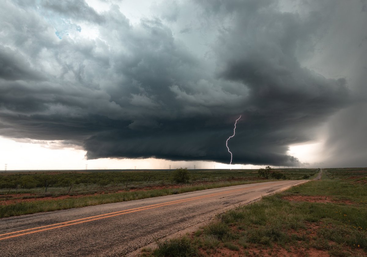 GregCrichton_'s tweet photo. Some nice structure on this storm west of Snyder, Tx yesterday afternoon.

#txwx #StormHour @NWSLubbock https://t.co/9qwlzyp2zp