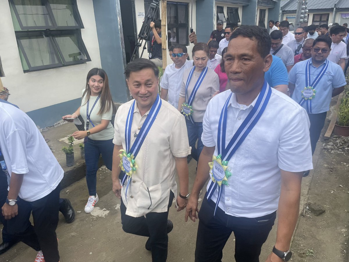 Senator Francis Tolentino also inaugurated the Talisay Plains Residences relocation site in Barangay Tranca, Talisay, Batangas for nearly 500 families who lost their homes in Volcano Island after the eruption of Taal Volcano. https://t.co/vZ5oHCFjVw