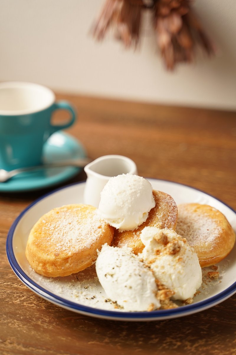 【DIORAMA CAFE】
６月のseasonalパンケーキ🥞は  『クアトロフォルマッジパンケーキ』  ４種類のチーズ🧀が楽しめるパンケーキ。 クリームチーズアイス・マスカルポーネクリーム・ブルーチーズムースに グラナパダーノの色々なチーズが楽しめます。

#池袋