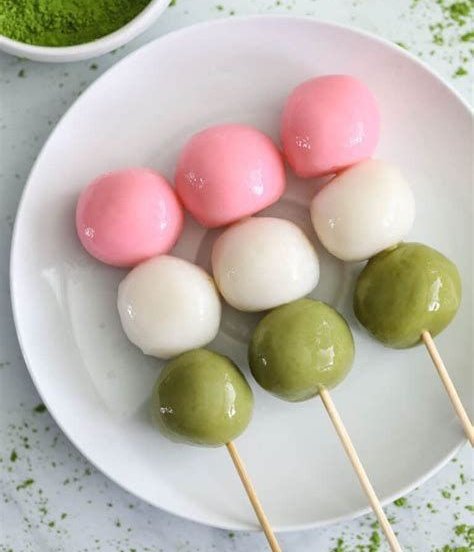 "Paman, Paman! Eren punya dango!"

Eren berlari sambil membawa piring kecil dari ibunya, menuju ke teras halaman belakang, menghampiri @nyctophiys.