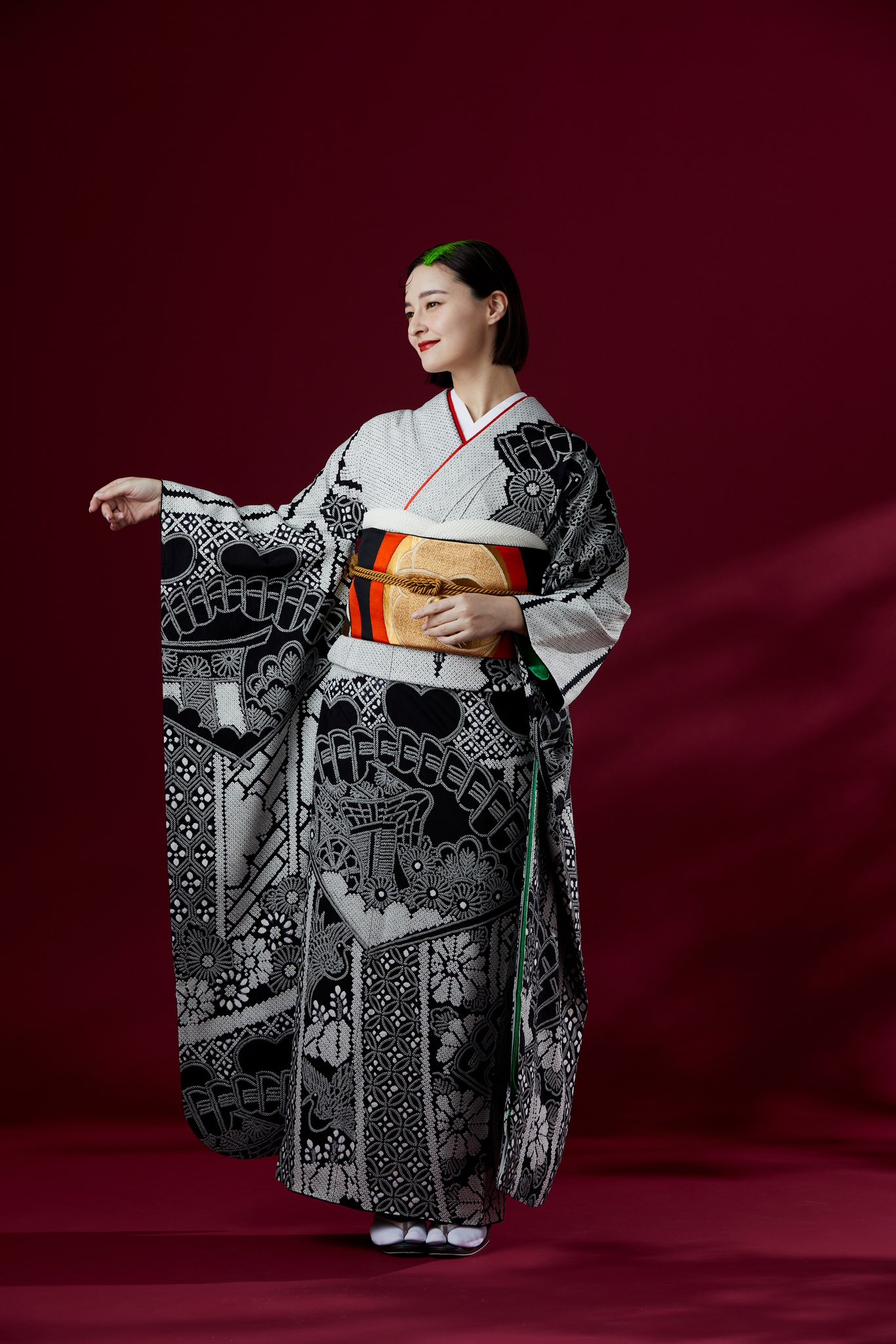 振袖フルセット 藤娘きぬたや さかだち 総絞り オフホワイト地に梅 振袖フルセット 藤娘きぬたや さかだち 総絞り オフホワイト地に梅