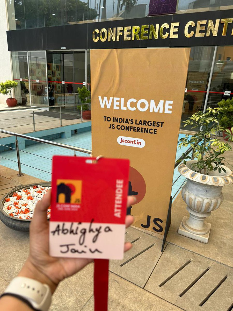 abhighyaa's tweet photo. The world is here! Where are you?

Ps. @jsconf_india https://t.co/ISwbUga5rQ
