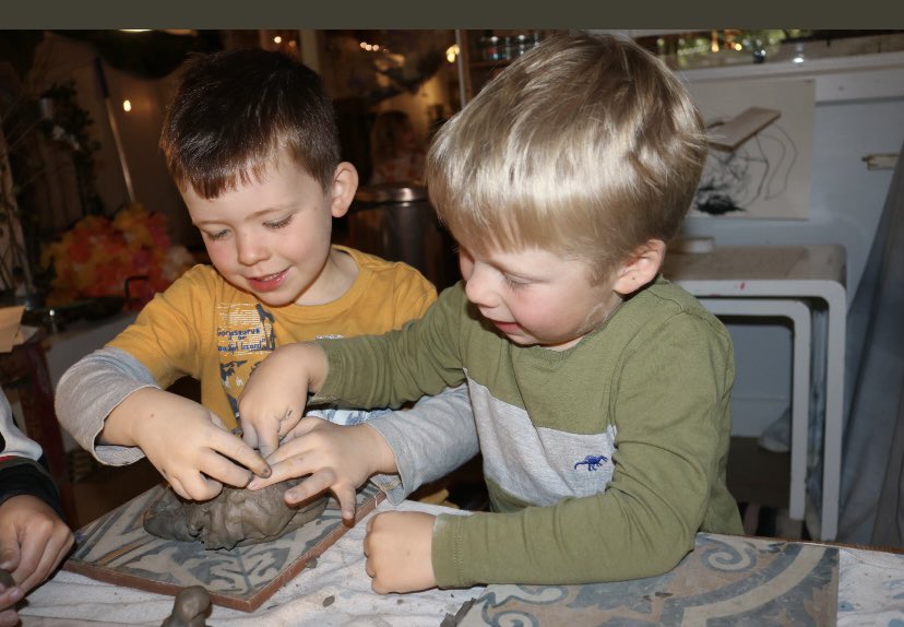 Victorialungu8's tweet photo. @winderley @FroebelTrust @shbjuniorschool @kymscott5 @BirdsallMaeve @EYTagteam I love the potential clay offers for collaborative work. Offering a big slab on the floor or a low table - or having individual clay boards with a shared lump in the middle. Encourages conversation, sharing negotiation… https://t.co/dh7rwnB1J6