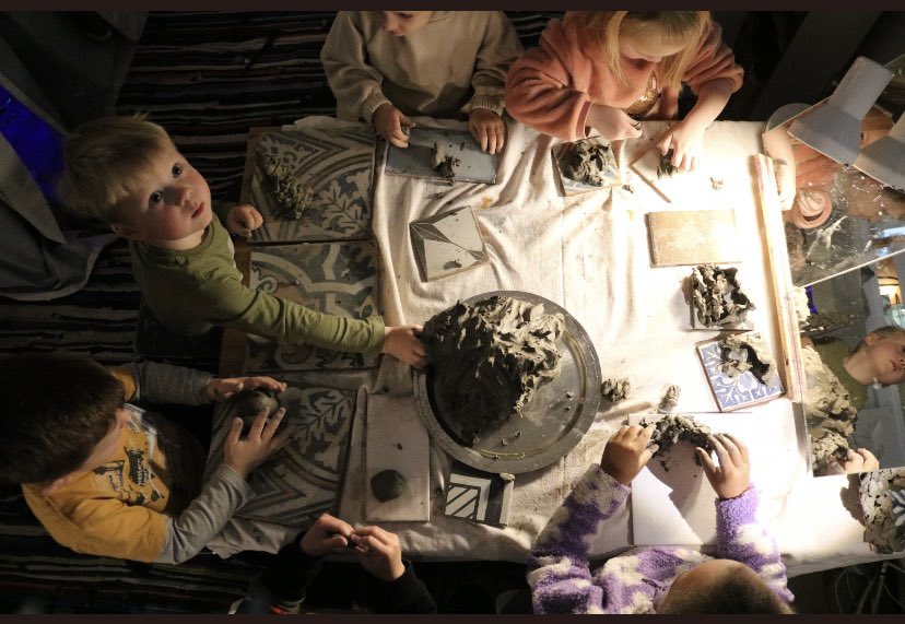 Victorialungu8's tweet photo. @winderley @FroebelTrust @shbjuniorschool @kymscott5 @BirdsallMaeve @EYTagteam I love the potential clay offers for collaborative work. Offering a big slab on the floor or a low table - or having individual clay boards with a shared lump in the middle. Encourages conversation, sharing negotiation… https://t.co/dh7rwnB1J6
