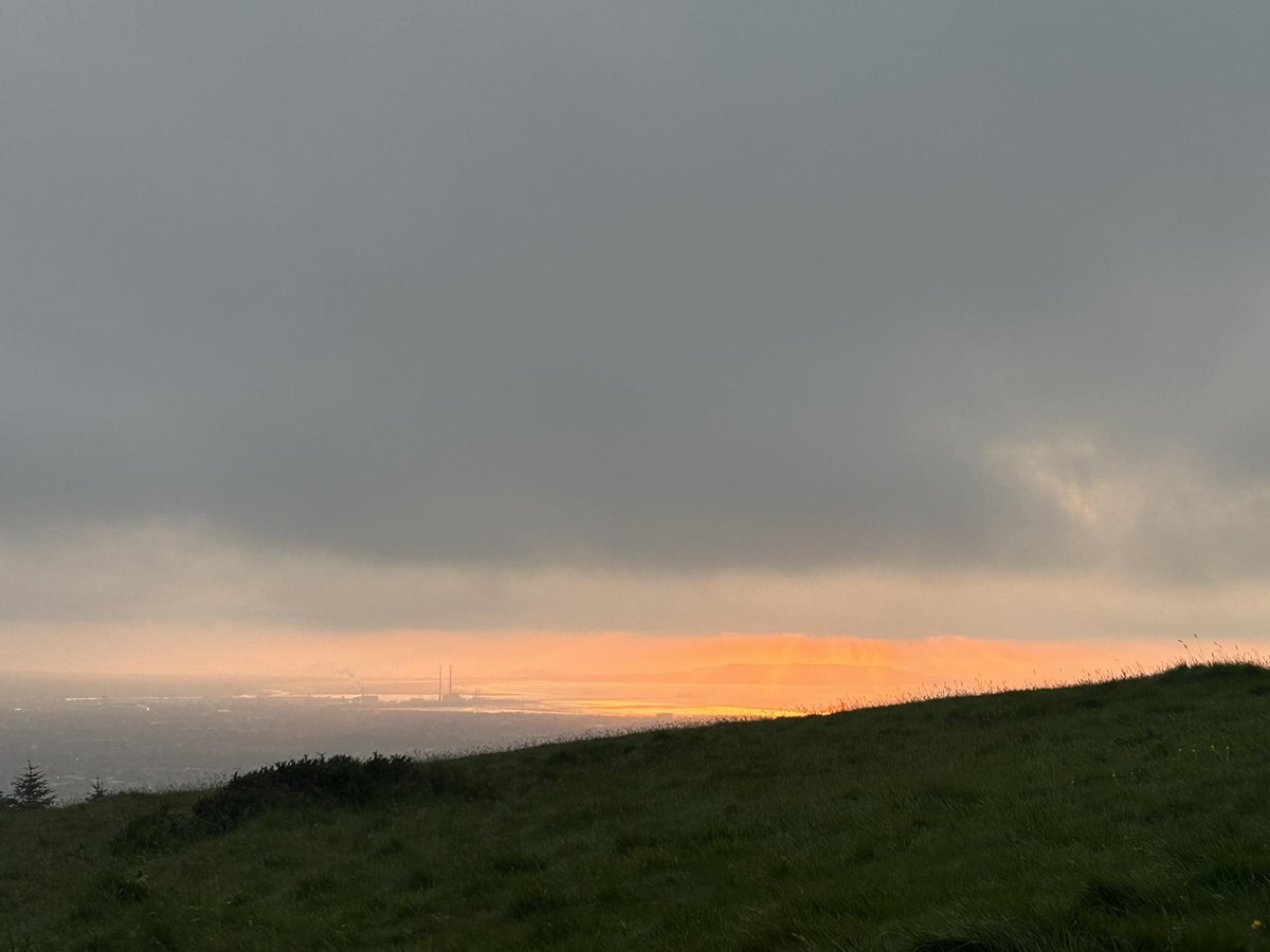 Have a restful bank holiday. #weekendvibes #sunrise #HellfireClub