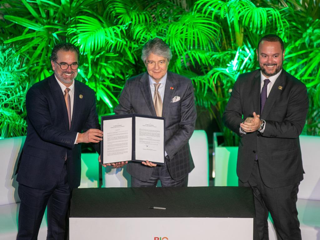 ElDatoEcua's tweet image. #Urgente ¡CHAO UNASUR. AHORA ES BIO DIVERSA!
Hoy se firmó el Decreto Ejecutivo con el cual se traspasó la administración del ex edificio de la UNASUR desde la Cancillería del Ecuador a @Ambiente_Ec, para la implementación del Centro #BioDiversa.