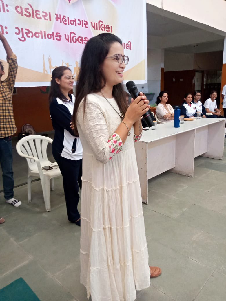 priyapvt's tweet photo. Brain Yoga with kids is my Favourite ❤️ 
Thank you @GujaratYogBoard for giving me opportunity to perform with kids 🙏🕉️ https://t.co/uUqNUnHXTl