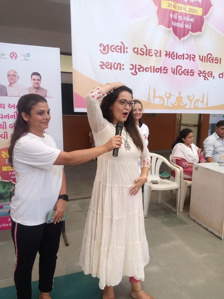 priyapvt's tweet photo. Brain Yoga with kids is my Favourite ❤️ 
Thank you @GujaratYogBoard for giving me opportunity to perform with kids 🙏🕉️ https://t.co/uUqNUnHXTl
